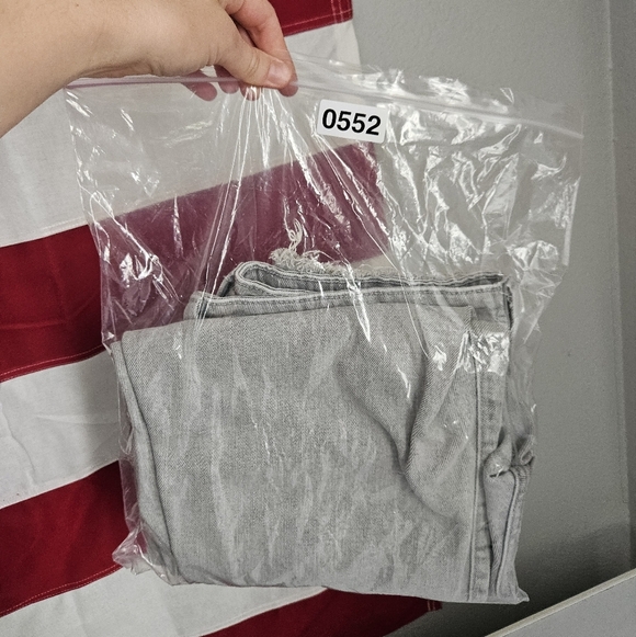 Old Navy OG Straight High Rise 12 Gray Paint Splatters - Picture 7 of 7